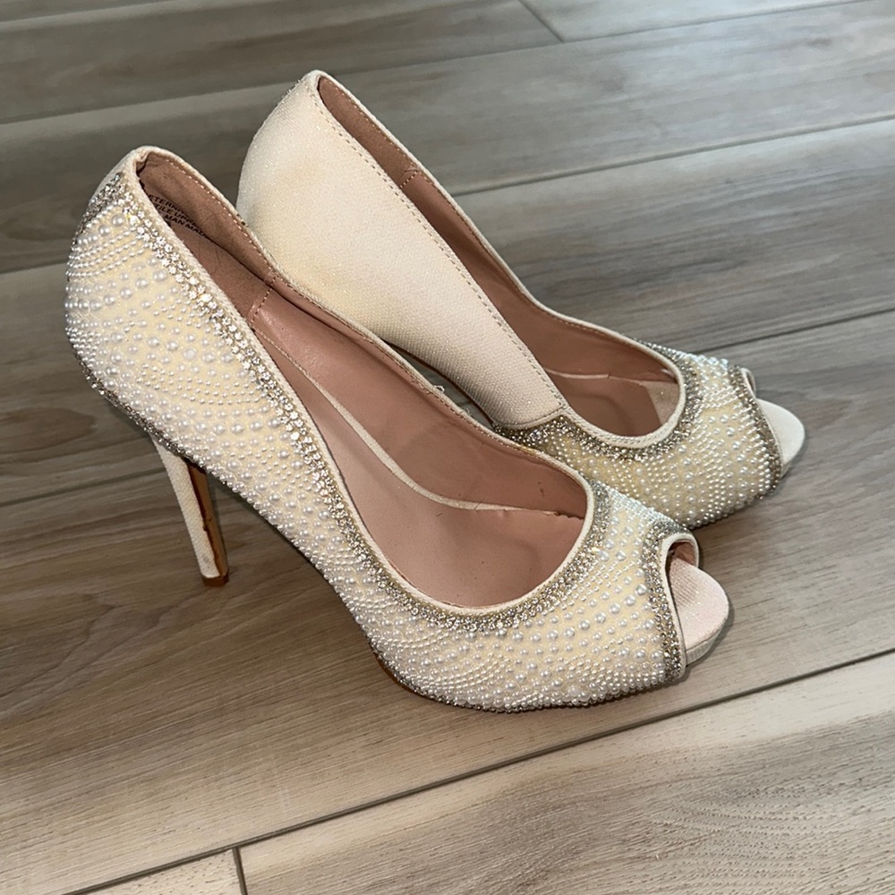 VGUC De Blossom Collection Brand Ivory Sparkle Open Toe Rhinestone Heels Size 8